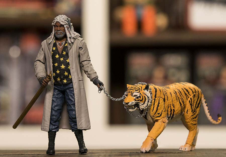 The Walking Dead Ezekiel & Shiva Action Figure Clean Set ALL OUT WAR!