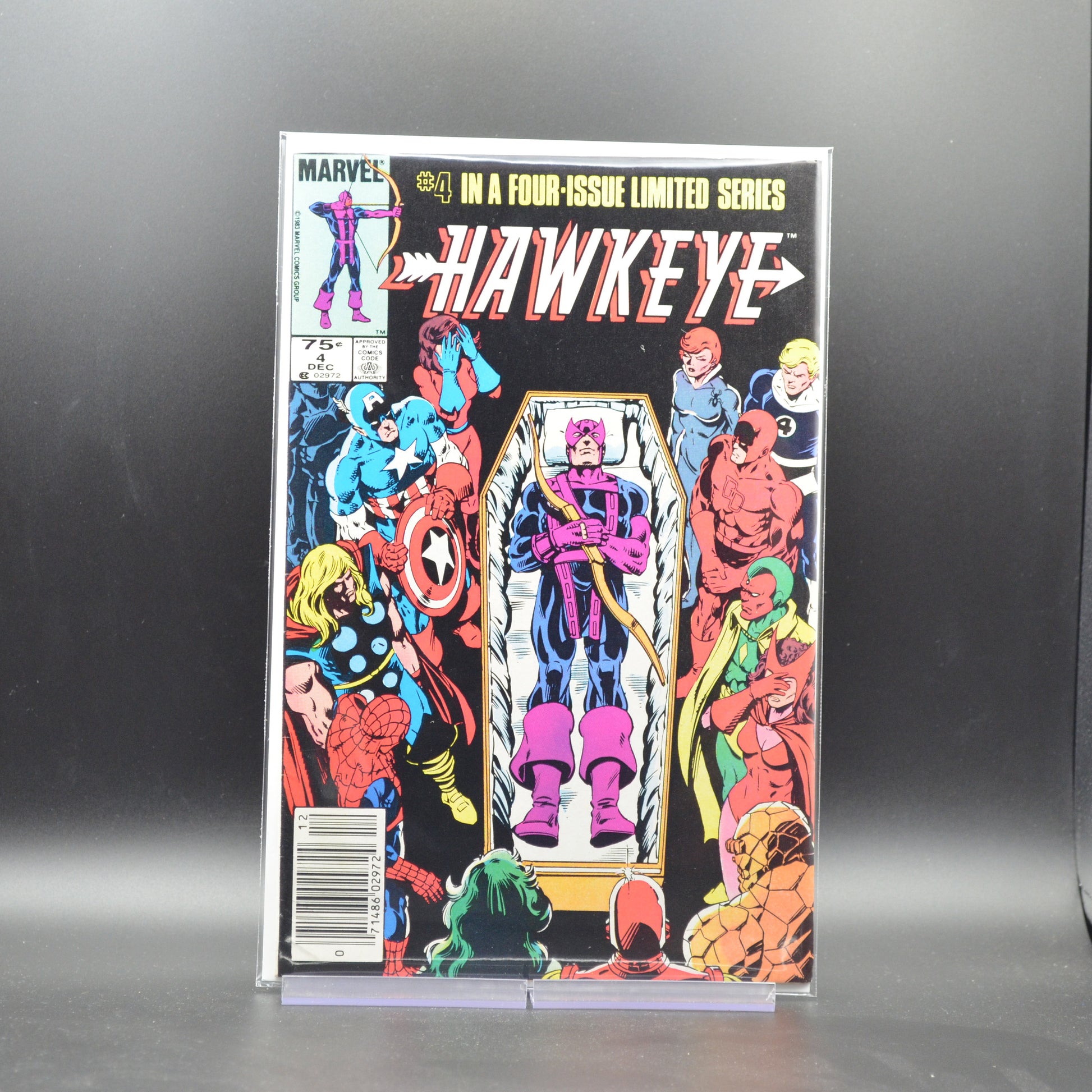 HAWKEYE #4 - 2 Geeks Comics