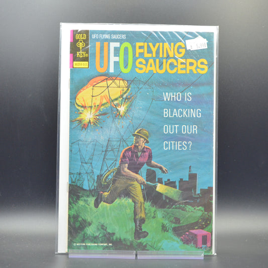 UFO FLYING SAUCERS #8 - 2 Geeks Comics