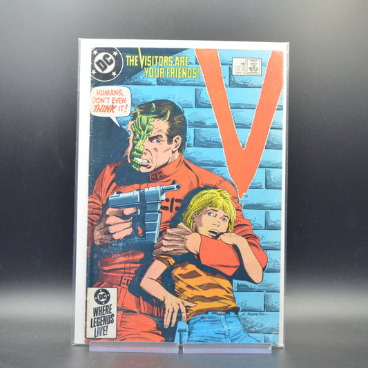 V #2 - 2 Geeks Comics